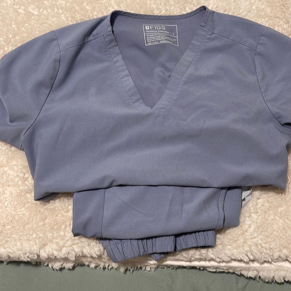 Figs scrub set! Top L Bottoms M